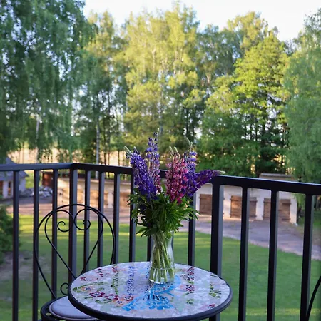 Kalniem Pari Bed & Breakfast Nigrande